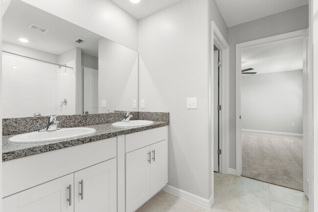 Building Photo - LIKE NEW Home For Rent in Belmont!