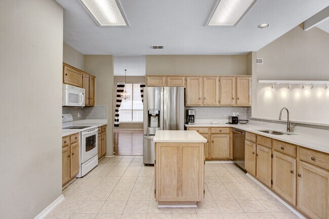 Building Photo - ***APPLICATION CURRENTLY UNDER REVIEW***Gated Lost Oaks Home with Private Pool & First-Floor Prim...