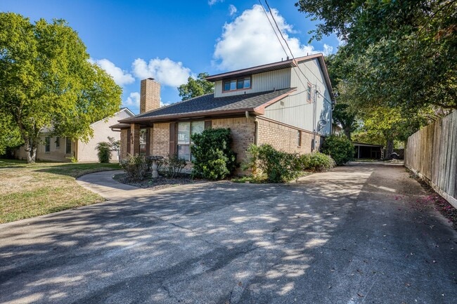 Building Photo - 402 Cottonwood St