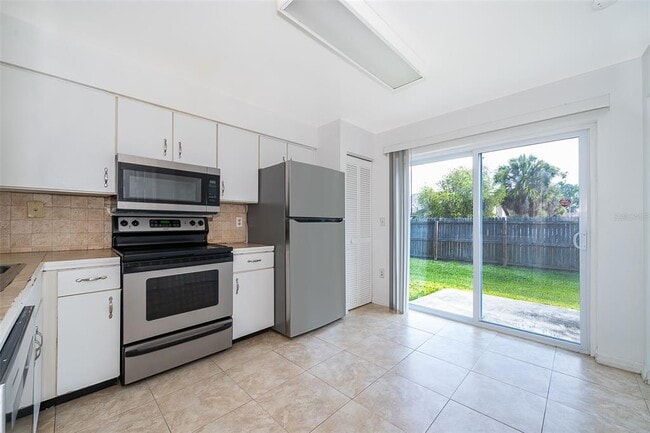 Building Photo - 3135 Enclave Ct