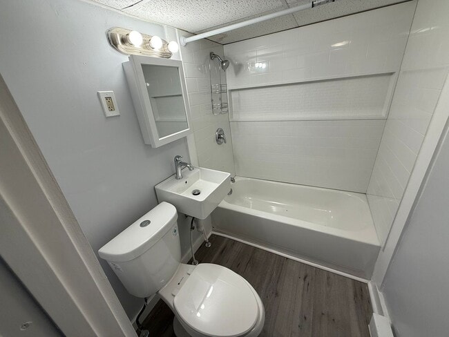 Building Photo - 165 Pleasant St