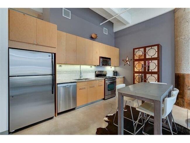 Building Photo - 700 N Washington Ave