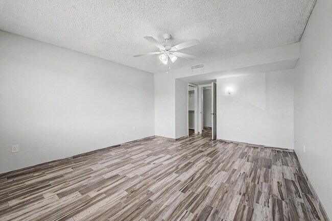 Building Photo - 12714 W Crystal Lake Dr