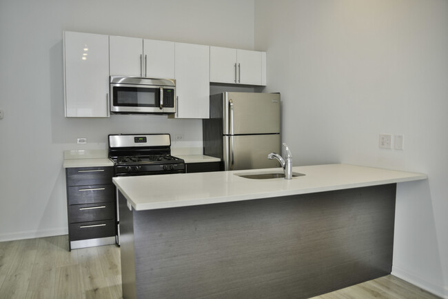 Building Photo - 2022 S Throop St