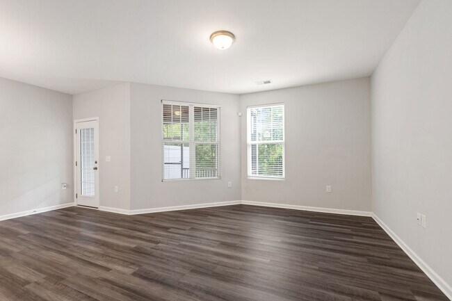Building Photo - Serene Cul-de-Sac Retreat: 3BR Hillsboroug...