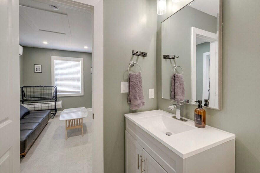 Building Photo - 500 Shelfar Pl