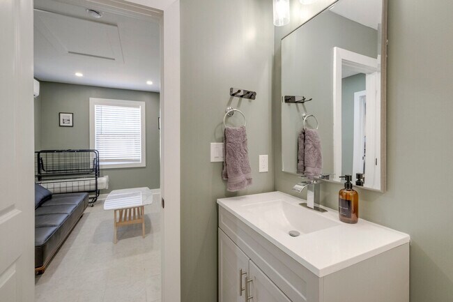 Building Photo - 500 Shelfar Pl