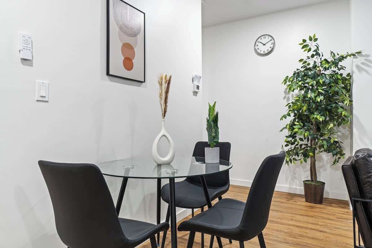 Dining Area - 523 Alpine Ave