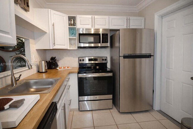 Building Photo - 3530 NW 52nd Ave