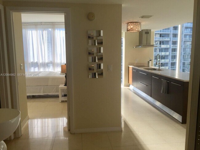 Building Photo - 495 Brickell Ave
