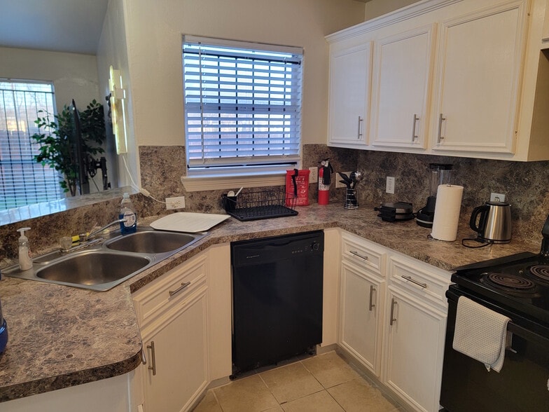 Building Photo - 3813 Lydia St