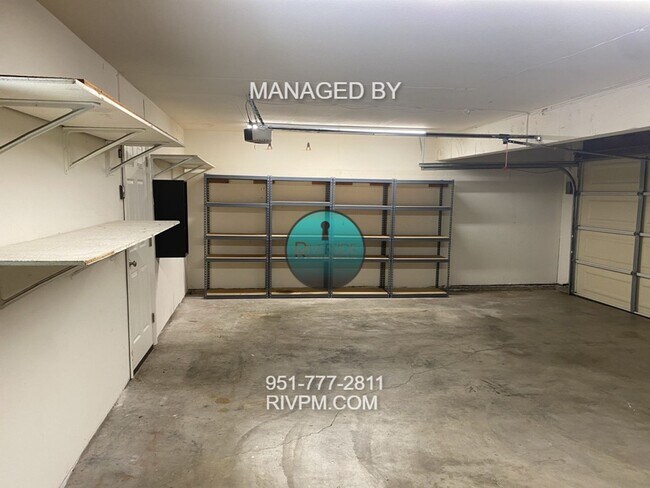 Building Photo - Beautiful 4-bedroom, 3-bathroom home located in the highly desirable Canyon Crest neighborhood.