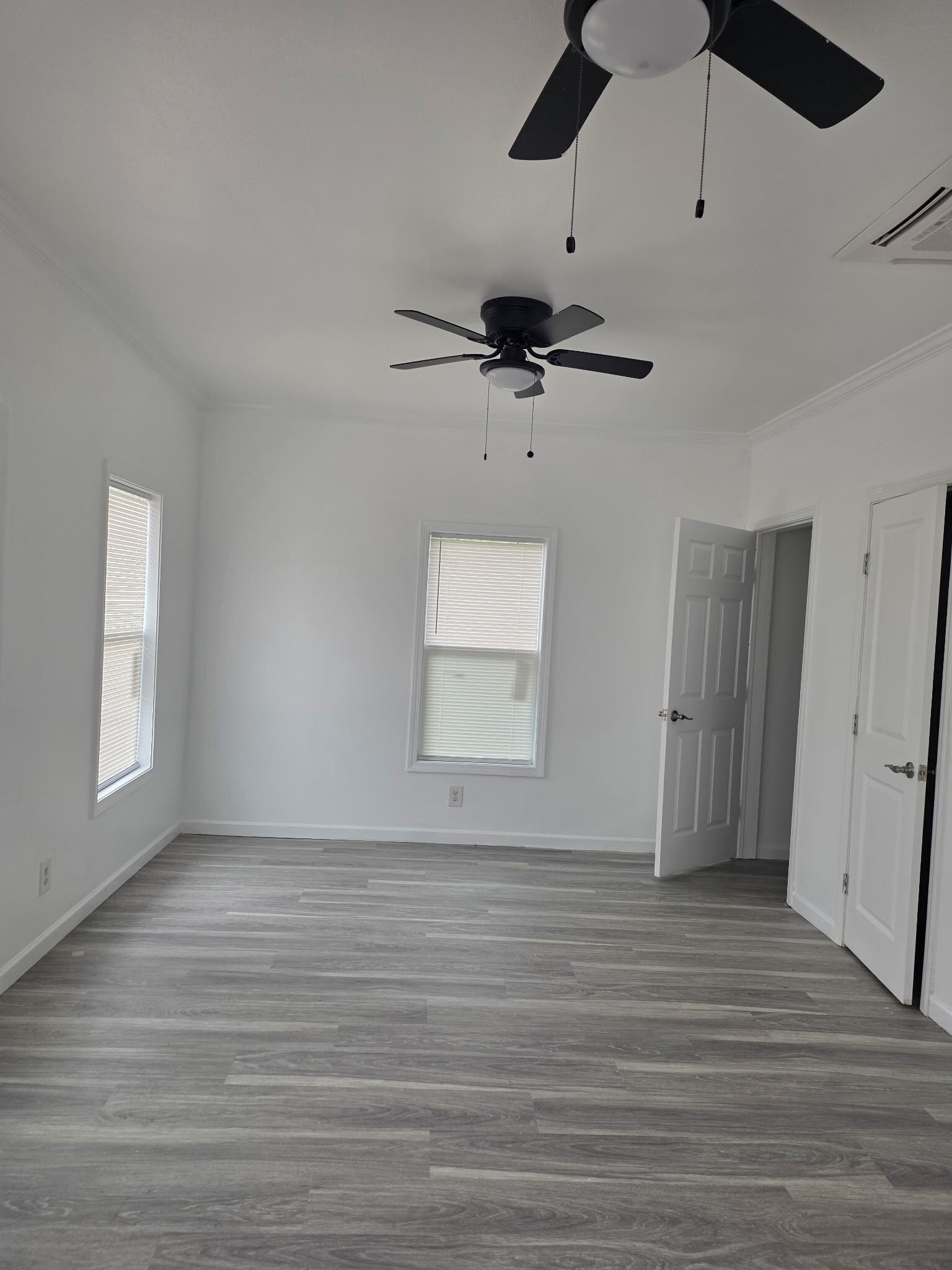 Building Photo - 1844 Line Ave