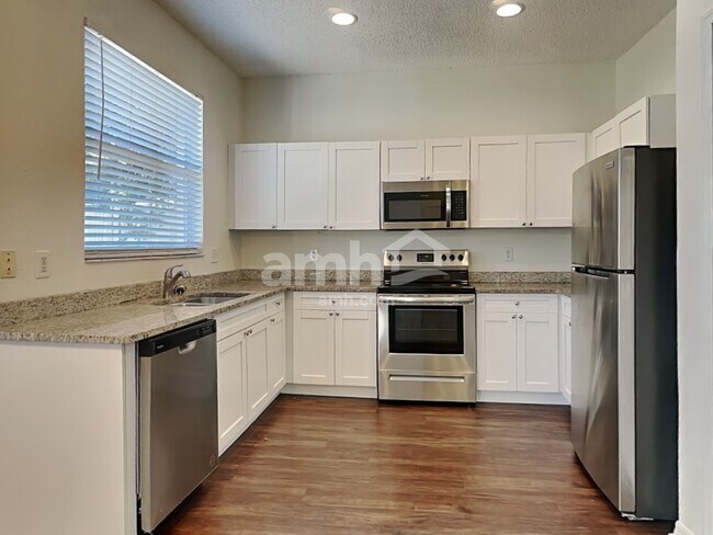 Building Photo - 716 Grand Canyon Dr