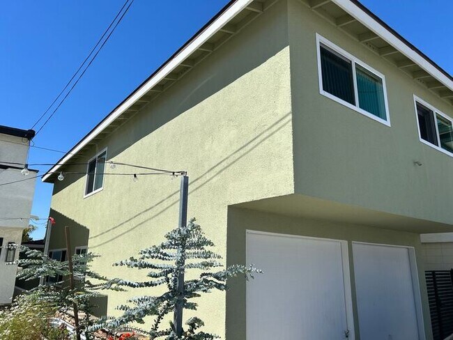 Building Photo - WONDERFULLY LOCATED DWNSTRS 1BD 1BA STUDIO IN OLD TOWN SEAL BEACH!