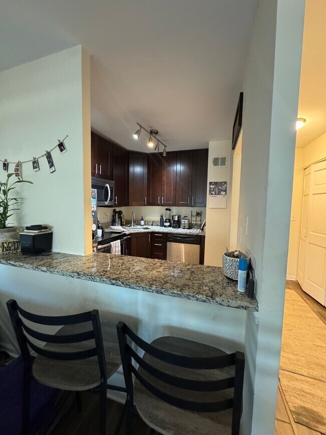 Building Photo - 1255 N Sandburg Terrace