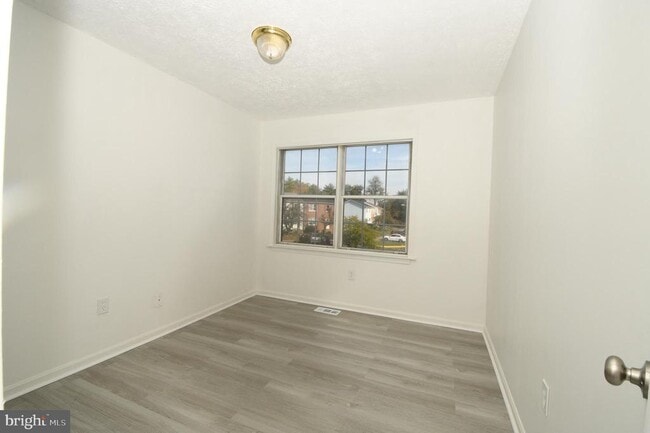 Building Photo - 8635 Union Pl