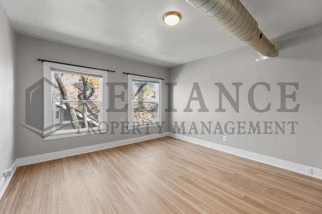 Building Photo - 3325 Victor Pl