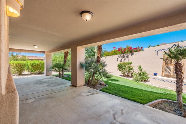 Building Photo - 13610 E Laurel Ln