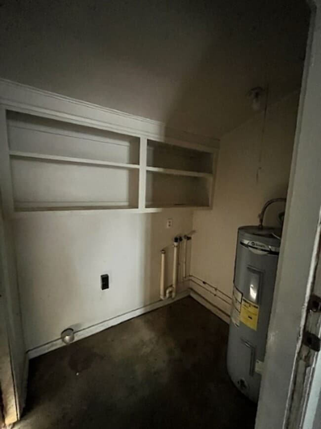 Building Photo - 304 Ashwood Dr