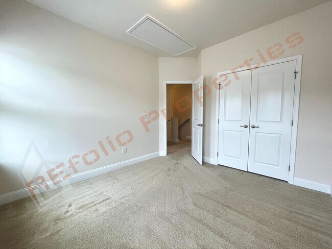 Building Photo - Beautiful 3 Story 3 Bedroom Townhouse with Huge 1st Floor Flex Space with Access to Patio + 2 Car...