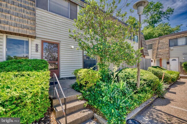 Building Photo - 7304 Park Village Ct