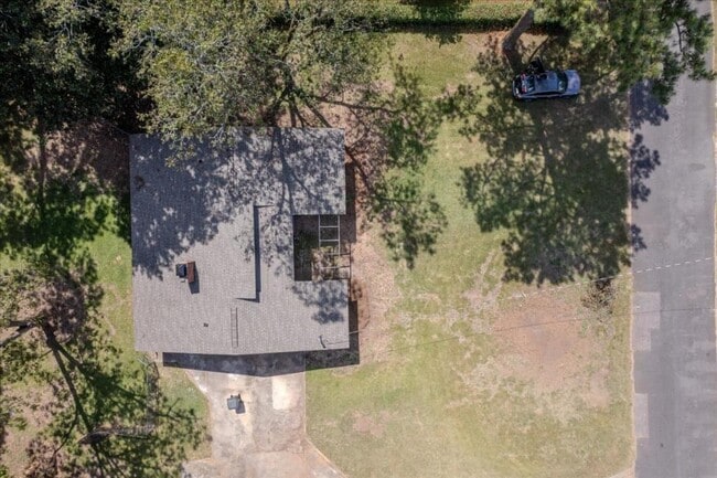Building Photo - 410 Hardeman Ave