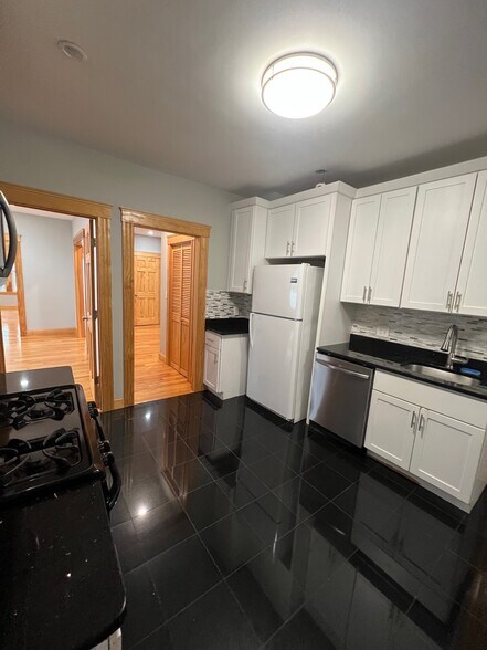 Building Photo - 152 Winchester St