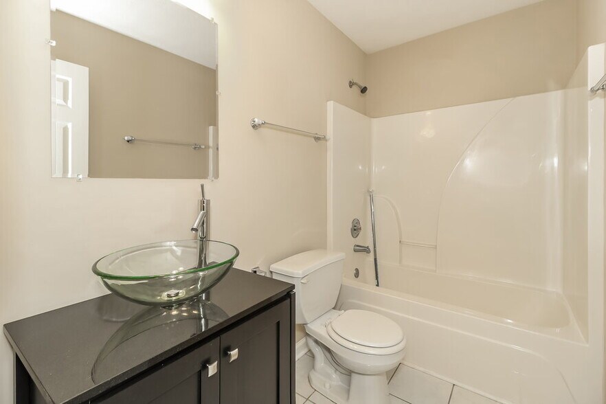 Building Photo - 465 Aristocrat Dr SW