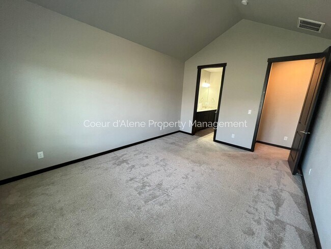 Building Photo - 4025 W Homeward Bound Blvd