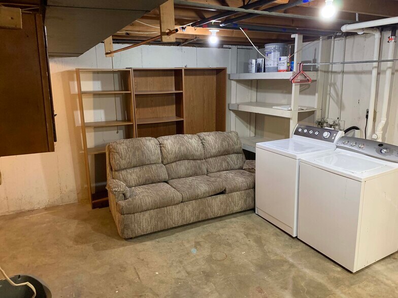 Basement laundry - 11934 Holly Brook Dr