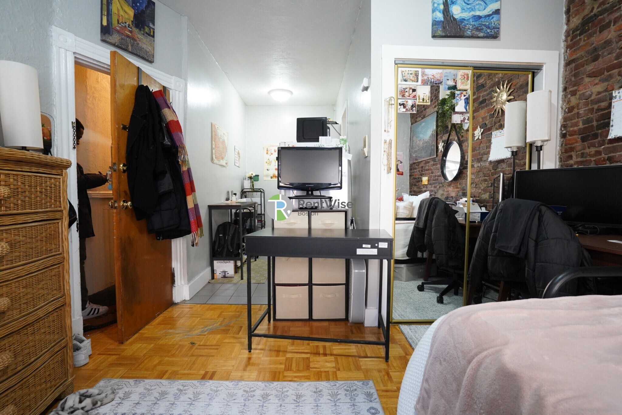 Building Photo - 40 Anderson St