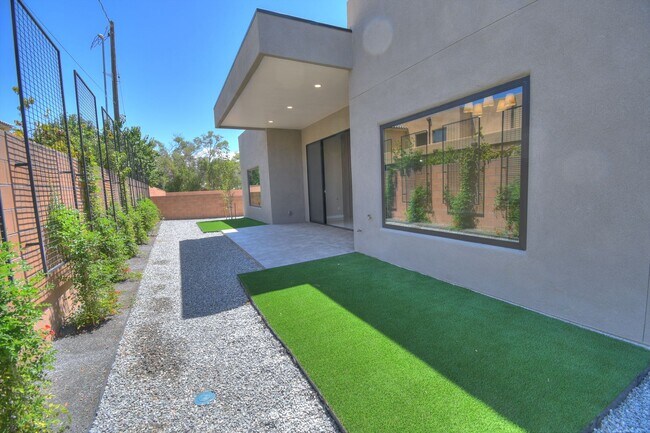 Building Photo - Brand New 3bd/2ba Available