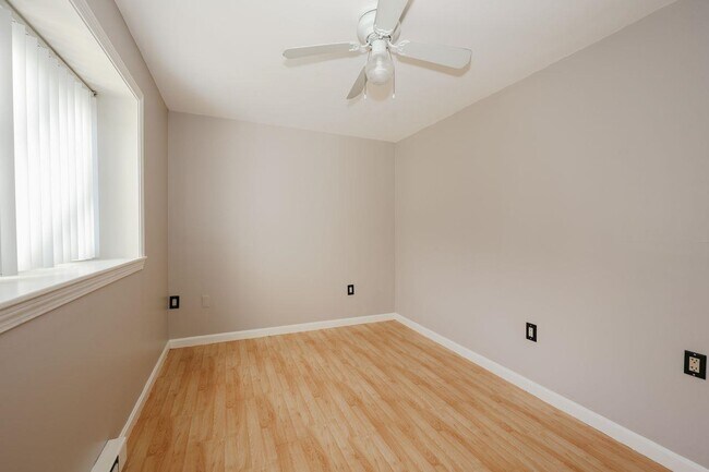 Building Photo - 128 Loudon Rd