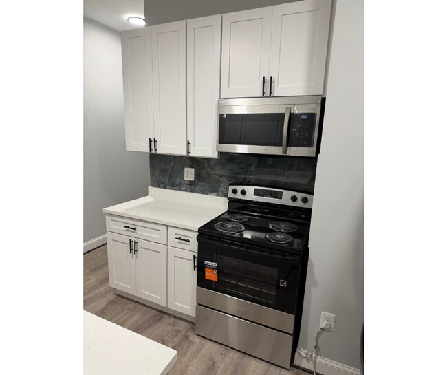 Building Photo - 615 N Rosedale-1B AVAILABLE $800 W/BATH 1B