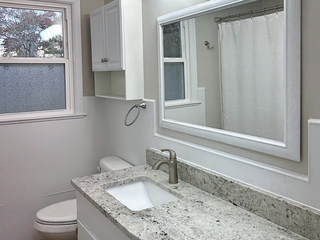 Building Photo - 408 Lynette Dr