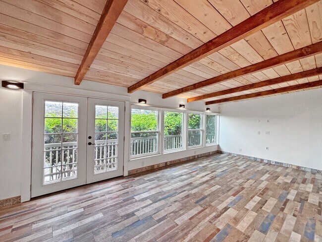 Building Photo - SD: Charming 2BD/2BA Home in La Mesa with Wraparound Porch, Turf Backyard & Attached Garage