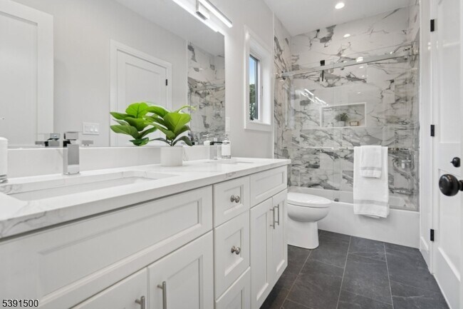 Building Photo - 15 Lake Rd