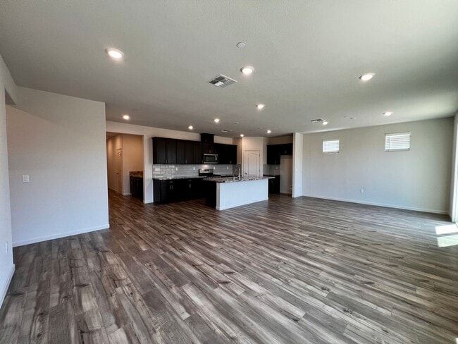 Building Photo - 2035 Greenbriar Dr