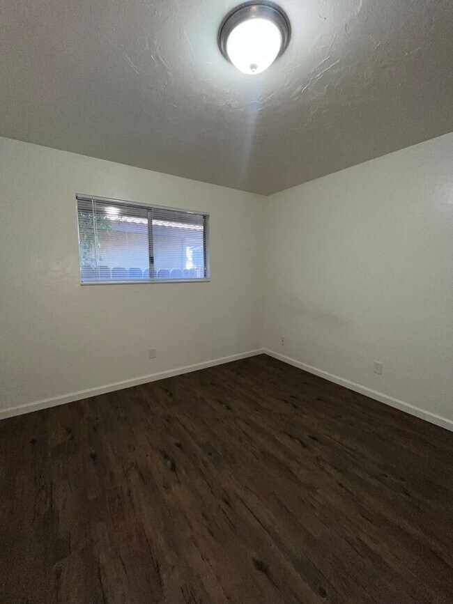 Building Photo - 4061