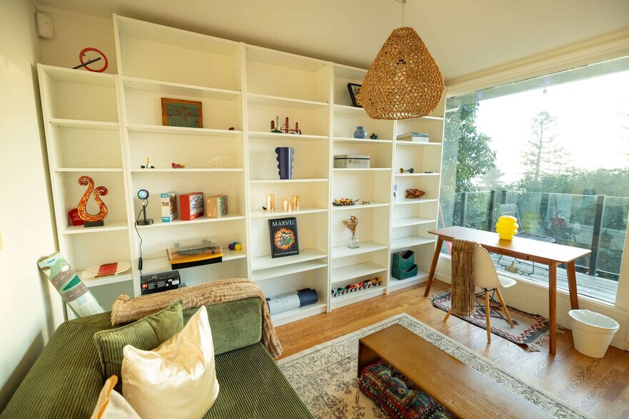 Building Photo - 1072 Keeler Ave