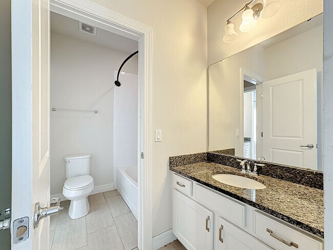 Building Photo - Executive Home with 5 bedrooms / four 1/2 ...