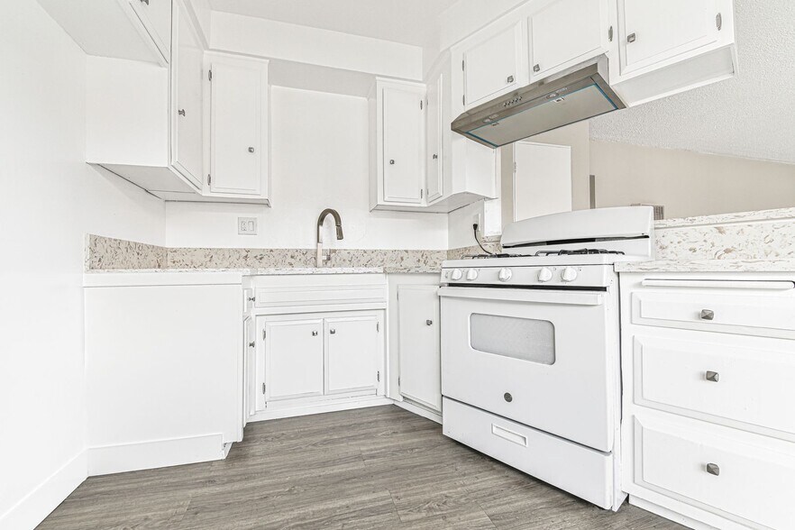 Building Photo - 147 S Magnolia Ave