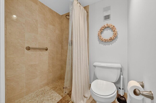 Building Photo - 5055 N Hwy A1A