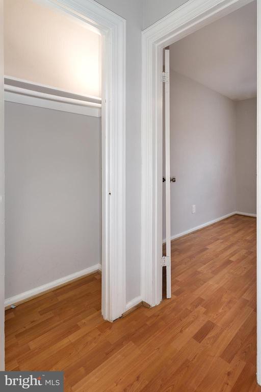 Building Photo - 2415 Ontario Rd NW