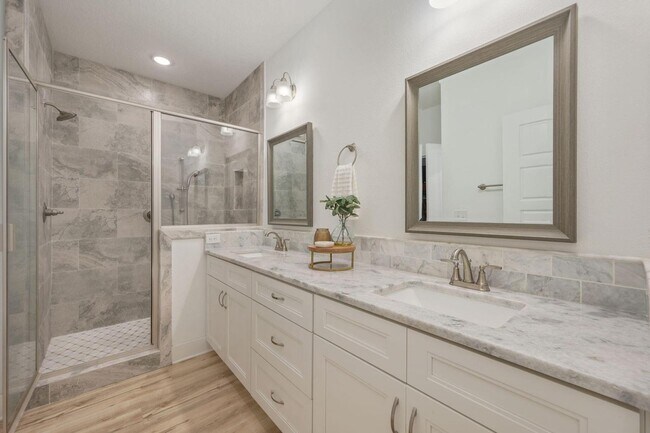 Building Photo - 667 Red Fern Rd