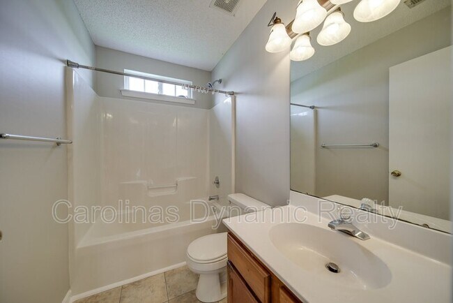 Building Photo - 120 Lantana Dr