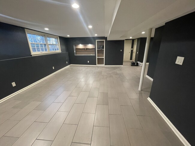 Building Photo - 4449 E 107th St