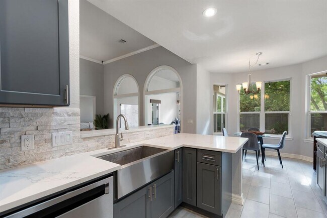 Building Photo - 2812 Cascade Falls Dr