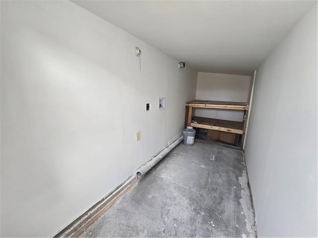 Building Photo - 602 5th Ave